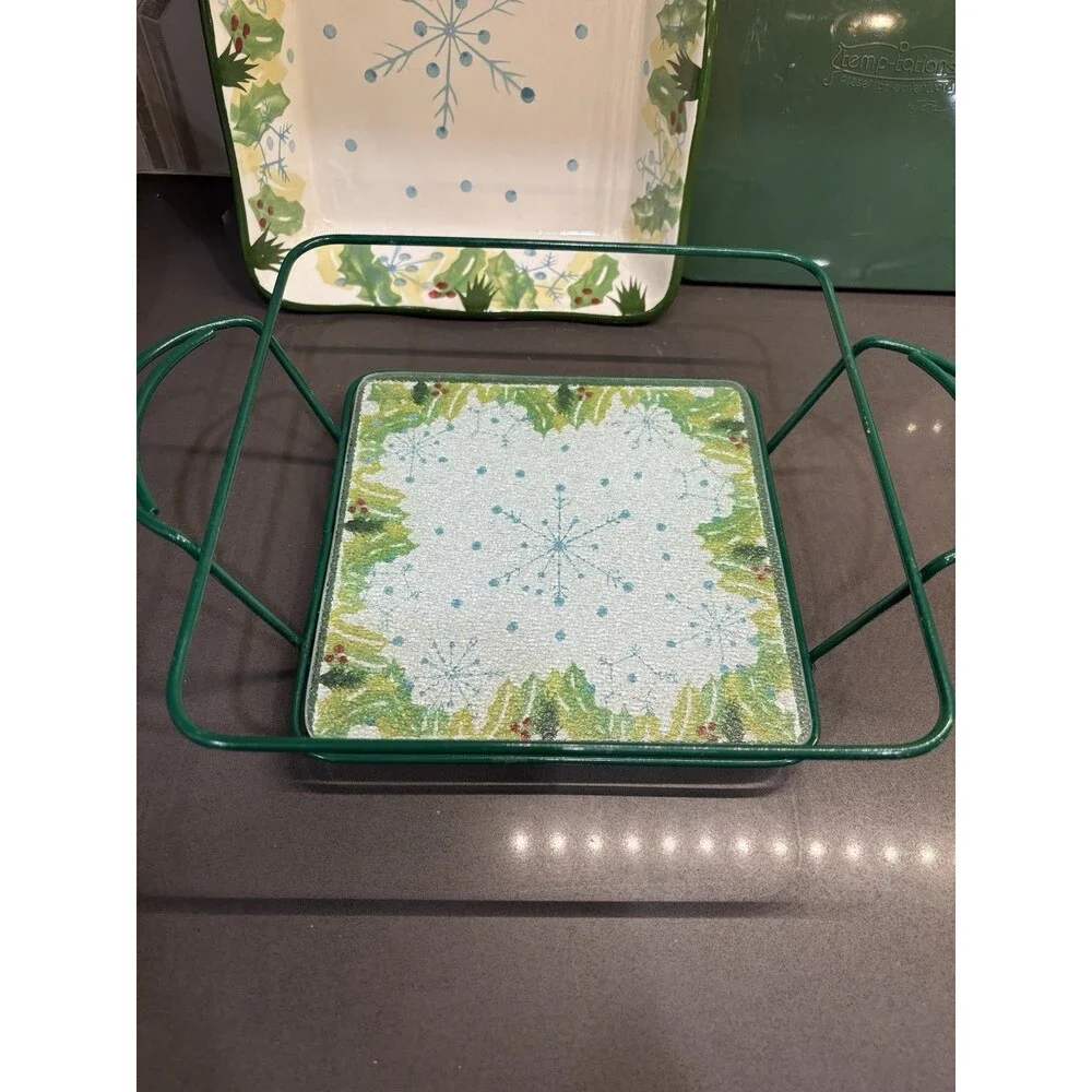 Temp-tations by Tara Hometown Christmas Large 8.75” Dish W/ Trivet Lid Wire Rack